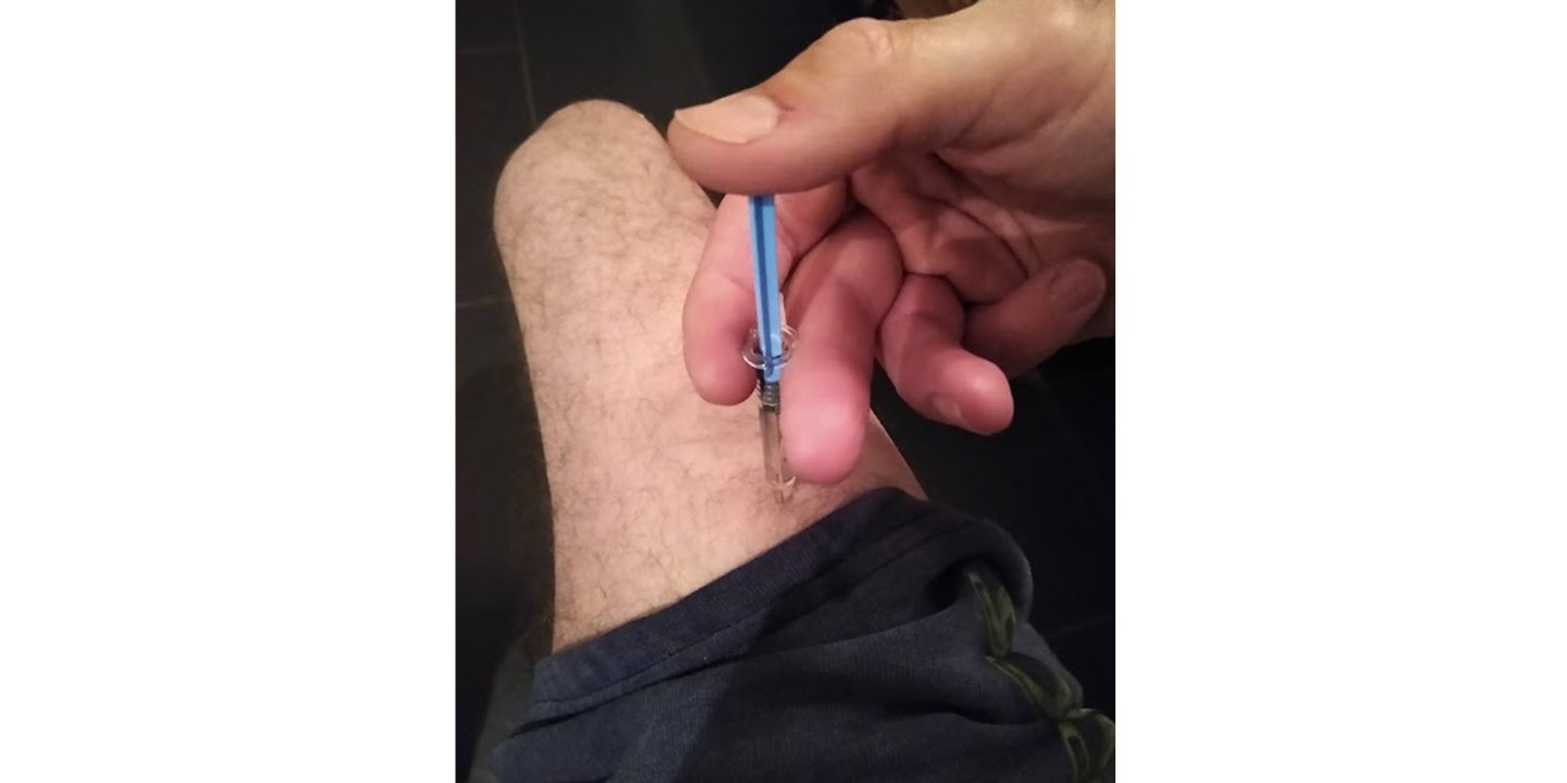 The photo shows Andy injecting himself in his right thigh