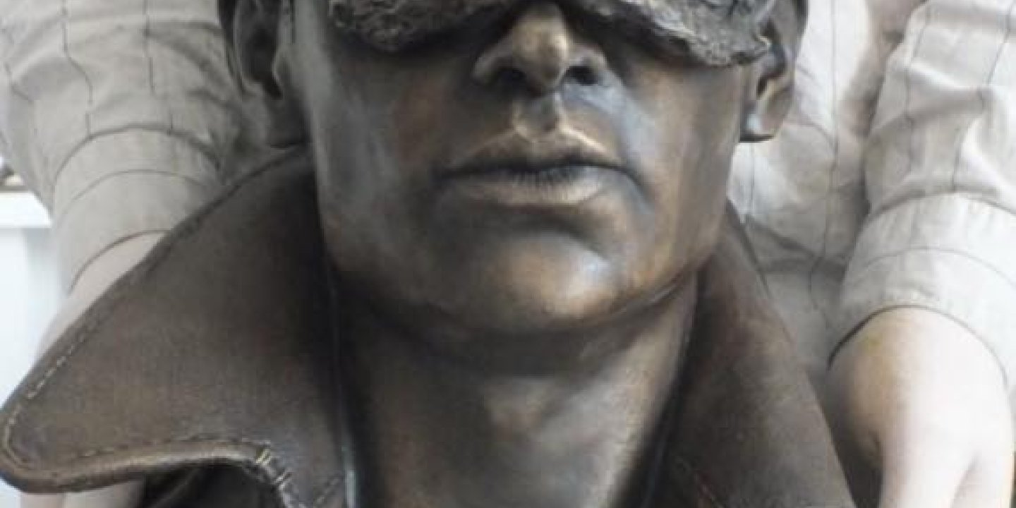 Sculpure of head of a soldier in bronze