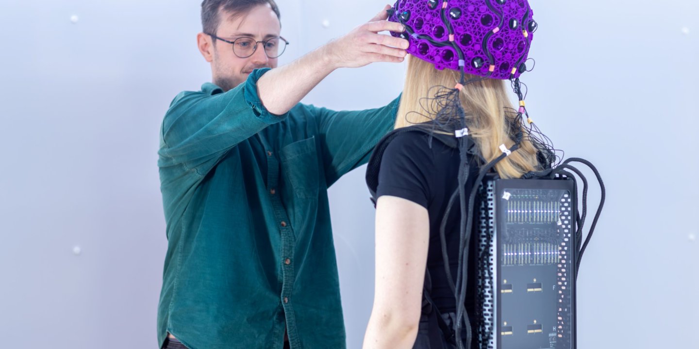 Person wearing the OPM-MEG scanner