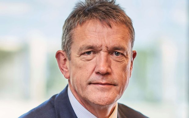 Headshot of Andrew Parsons