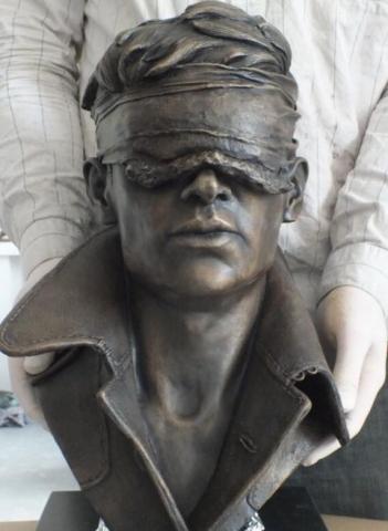 Johanna sculpture soldier in bronze
