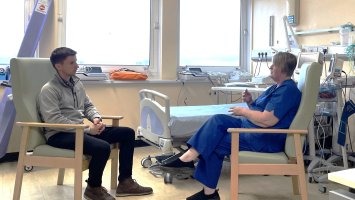 Person with MS and a healthcare professional speaking in a hospital