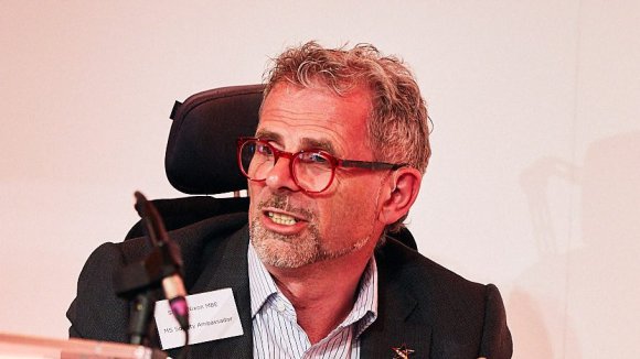 MS Scociety ambassador Stuart speaking at a lectern