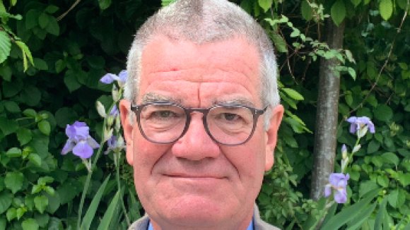Headshot of Mark Wood