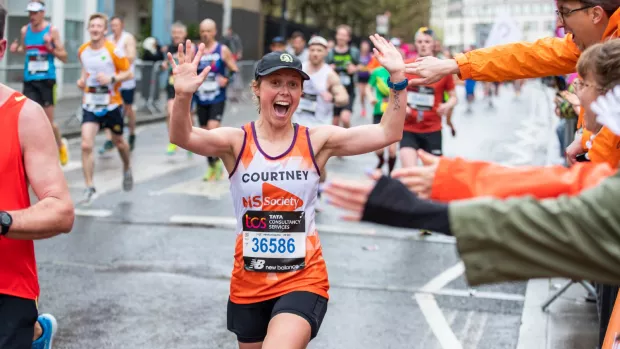 MS Society runner takes park in Lodon Marathon with cheering crowds
